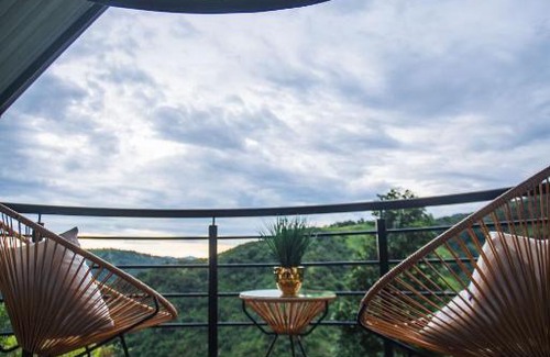 Nimaima Hotel | Experience Valhalla Nimaima Glamping: Pet-Friendly Retreat