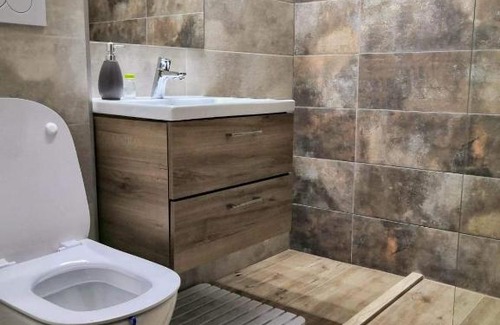 Ramnicu Valcea Apartment | Vali's Apartment: Family-Friendly Stay with Great Reviews