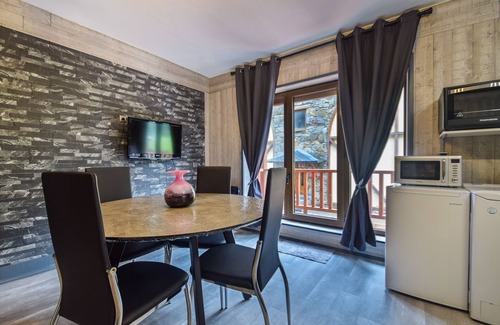 Incles Apartment | Explore Vall d'Incles Nature Hut with Spa & Family Amenities