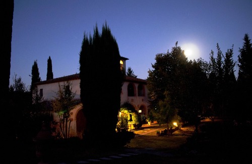 Toiano Villa | Idyllic Tuscan Country House with Pool & Spa Amenities