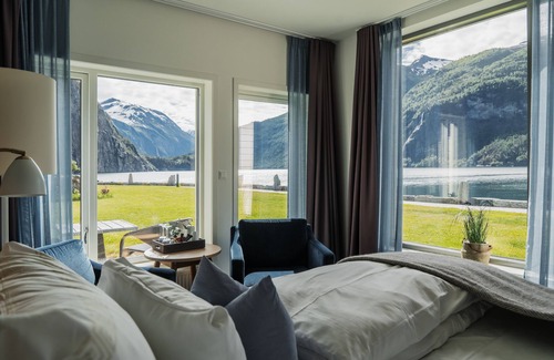 Valldal Hotel | Valldal Fjordhotell: Guest Rated 9.6 with Family-Friendly Amenities