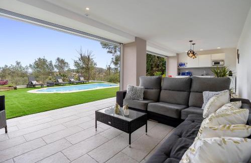 Canyelles House | Experience Valle de los sueños: Pet & Child Friendly Stay