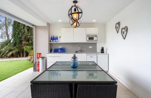 Canyelles House | Experience Valle de los sueños: Pet & Child Friendly Stay
