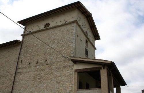 Precetto House | Cozy Valle del Belvedere: Family-Friendly with Fine Dining