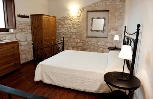 Modica Apartment | Valle dell'Acanto: Oceanfront Stay with Pool and Breakfast