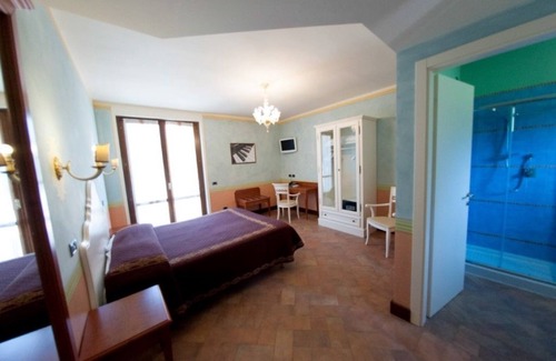 Spoleto House | Discover Valle Rosa: Family-Friendly with Pool & Dining