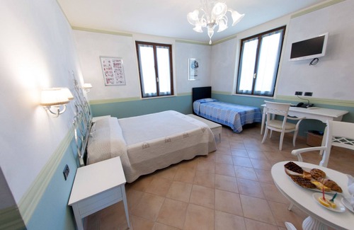 Spoleto House | Discover Valle Rosa: Family-Friendly with Pool & Dining