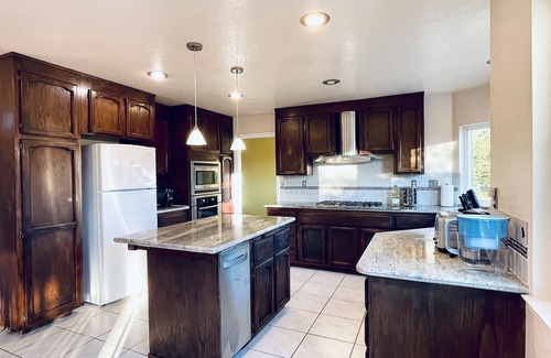 Vallejo House | Stunning Vallejo 4BR Home with Mountain Views & Breakfast