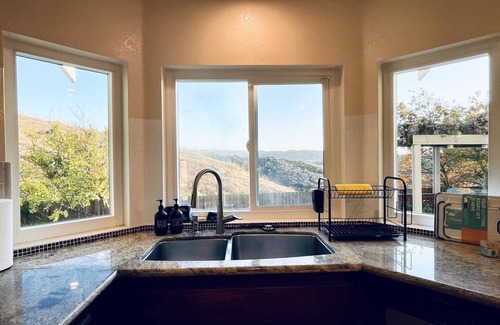 Vallejo House | Stunning Vallejo 4BR Home with Mountain Views & Breakfast