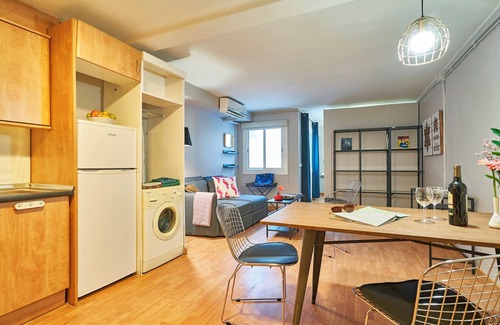 Sant Andreu de Palomar Apartment | Valles 1º1 · 1h - One Bedroom Apartment, Sleeps 2