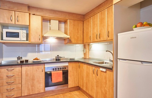 Sant Andreu de Palomar Apartment | Valles 1º1 · 1h - One Bedroom Apartment, Sleeps 2