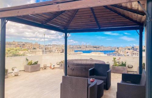 Kalkara Apartment | Experience Valletta and Grand Harbour Lookout with Hot Tub