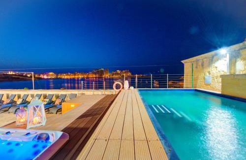 Valletta Villa | Relaxing Valletta Waterfront Villa with Pool and Hot Tub