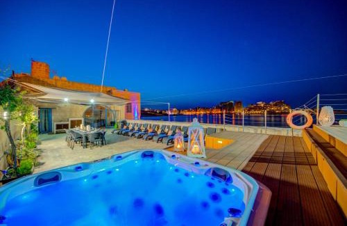 Valletta Villa | Relaxing Valletta Waterfront Villa with Pool and Hot Tub
