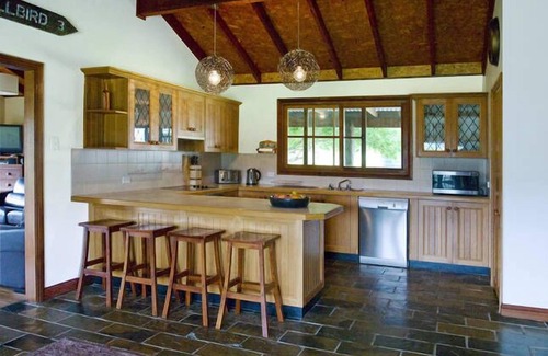 Mount View House | Serene Valley Beyond: Pet Friendly with Free Wi-Fi Awaits