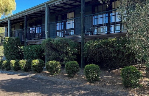 Mount View House | Serene Valley Beyond: Pet Friendly with Free Wi-Fi Awaits