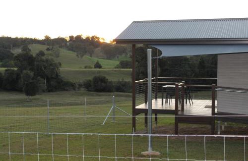 Imbil Villa | Experience Valley Cabins By The Creek - Pet-Friendly Retreat