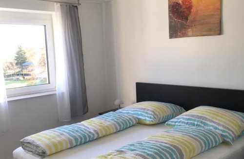 Heuchelheim-Klingen Apartment | Family-Friendly Valley Ferienwohnung with 9.3/10 Rating