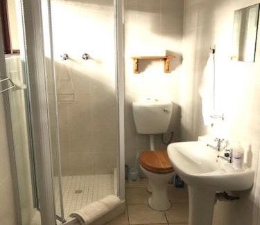Kenilworth House | Relax at Valley Heights Guest House with Ocean Views