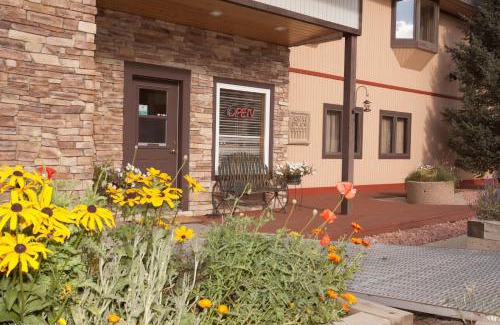 Winter Park Hotel | Valley Hi Hotel: Family-Friendly Retreat with Hot Tub Access