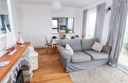 Penycwm Cottage | Pet-Friendly Valley High: Cozy Country Cottage Retreat