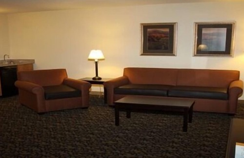 Sioux Falls Hotel | Experience Comfort at Valley Inn with Family-Friendly Amenities