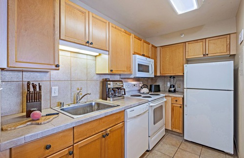 Kahana Condo | Valley Isle Resort #1208 - Vacation West Maui