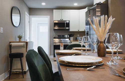 West Des Moines House | Modern Retreat Near West Des Moines Shopping & Dining