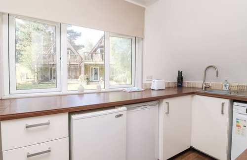 Saint Ann's Chapel Cottage | VALLEY LODGE 37, pet friendly, with pool in St Ann's Chapel, Cornwall