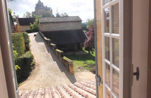 Montfort House | Discover Valley of the Five Castles: Guest Rated 9.8/10