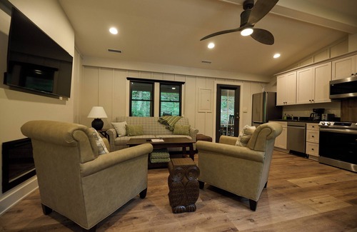 Cuyahoga Falls Cabin | Scenic Valley Overlook Cabin - Perfect for Families in Nature