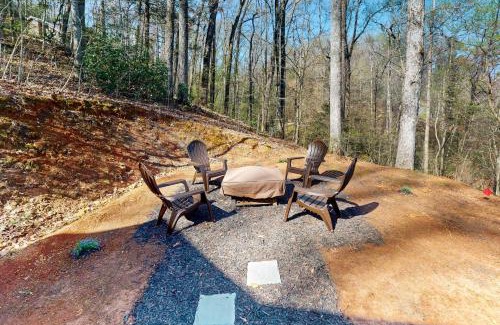 Marble House | Discover Valley River Vista: Family-Friendly Retreat Awaits
