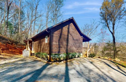 Marble House | Discover Valley River Vista: Family-Friendly Retreat Awaits