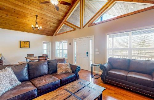 Marble House | Discover Valley River Vista: Family-Friendly Retreat Awaits