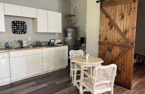 Medford Cottage | Discover Valley Top Private Oasis with Family-Friendly Amenities