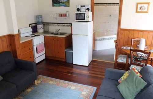Bellbrae Cottage | Inviting Valley View Cottage with Pool & Ocean Views