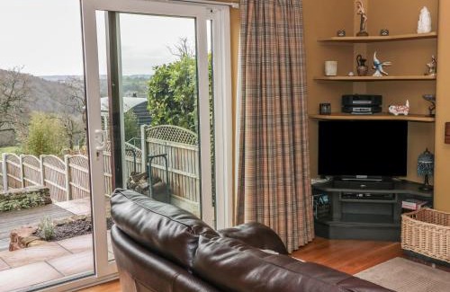Foxt House | Cozy Valley View Cottage: Pet Friendly & Rated 10/10