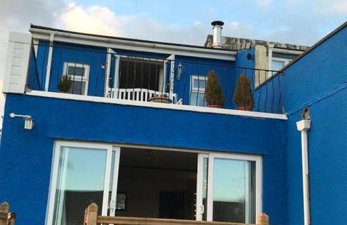 Llanteg House | Unforgettable Valley View with Ocean and Child-Friendly Access