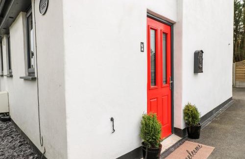 Hulland Ward House | Experience Valley View: 4-Star Family & Pet-Friendly Retreat