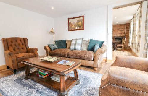 Hulland Ward House | Experience Valley View: 4-Star Family & Pet-Friendly Retreat