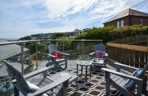 Mevagissey House | Inviting Valley View: Family & Pet-Friendly Getaway