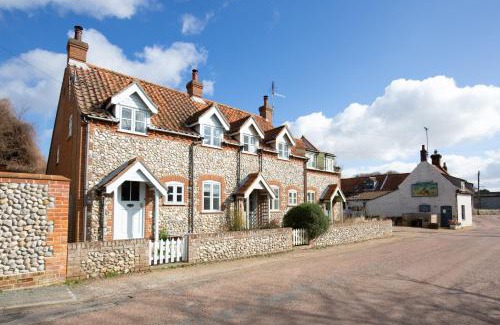 Stiffkey House | Relax at Valley View: Family-Friendly 4-Star Escape