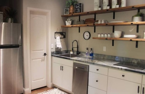Glenwood Springs House | Rustic Elegance at Valley View Hideout - Rated 10/10