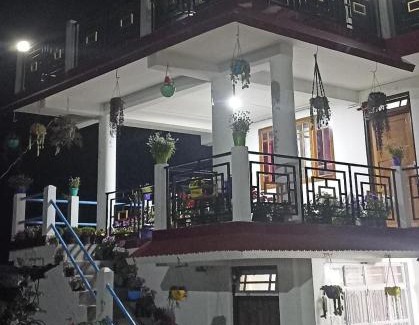 Darjeeling House | Inviting Valley View Homestay: Breakfast & Family Friendly