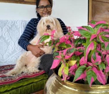 Darjeeling House | Inviting Valley View Homestay: Breakfast & Family Friendly