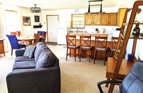 Lead Hill House | Unwind at Valley View Homestead: Rated 10/10 with Spa & Hot Tub