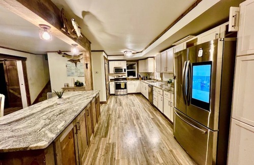 Lansing Cabin | Unwind at Valley View Lodge: Pool, Hot Tub & Waterfalls