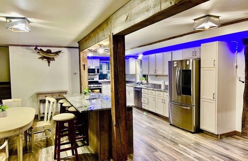 Lansing Cabin | Unwind at Valley View Lodge: Pool, Hot Tub & Waterfalls