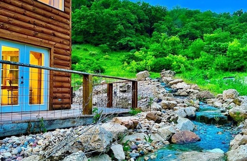 Lansing Cabin | Unwind at Valley View Lodge: Pool, Hot Tub & Waterfalls