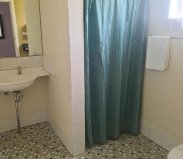 Murrurundi Hotel | Cozy Valley View Motel: Pet-Friendly with Pool & Breakfast
